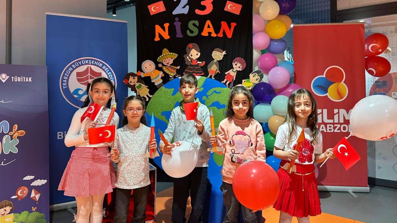 Trabzon’da çocuklar bilimin büyülü dünyasıyla bayram coşkusunu bir arada yaşadı