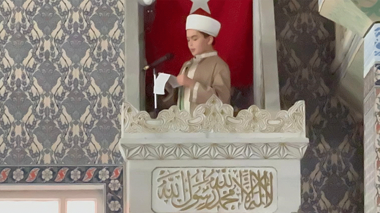 Rize'de 13 yaşındaki öğrenciden cuma hutbesi