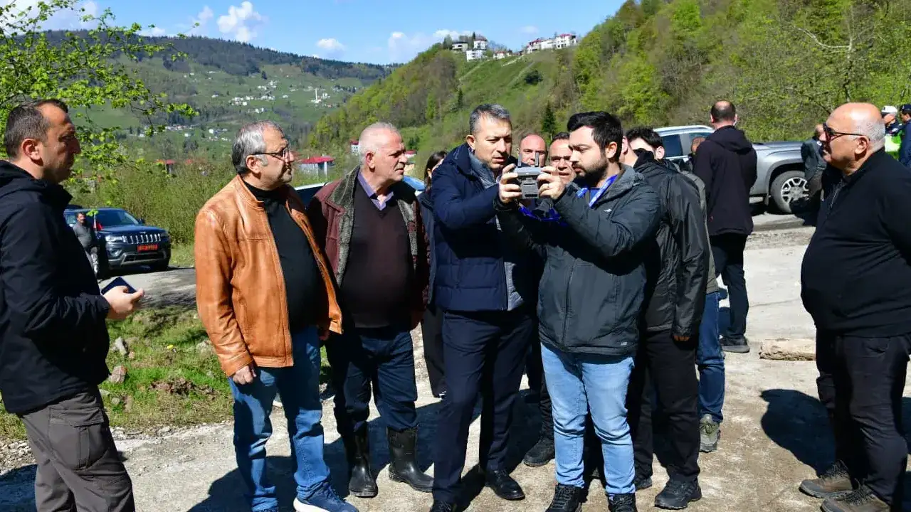 Trabzon’da heyelan sonrası inceleme! Vali Şahin sahada