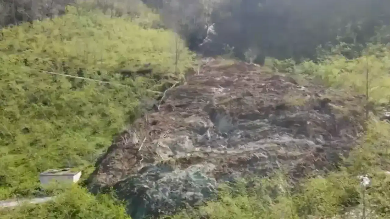 Trabzon'da heyelanın büyüklüğü drone ile görüntülendi! Faciadan döndüldü