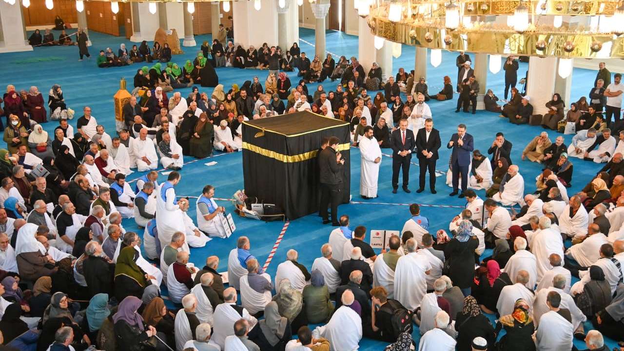 Büyükşehir Belediye Başkanı Genç’ten hacı adaylarına ziyaret