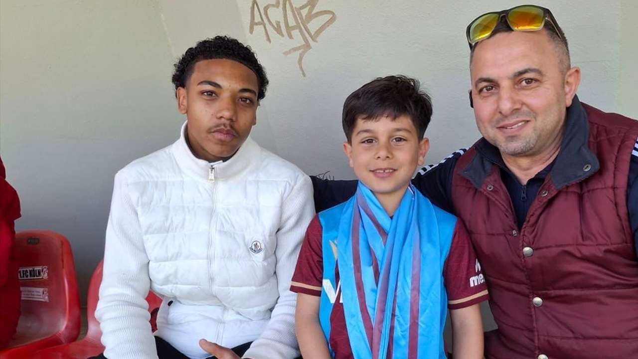 Trabzonspor’un yeni genç transferi Almanya’da taraftarlarla bir araya geldi