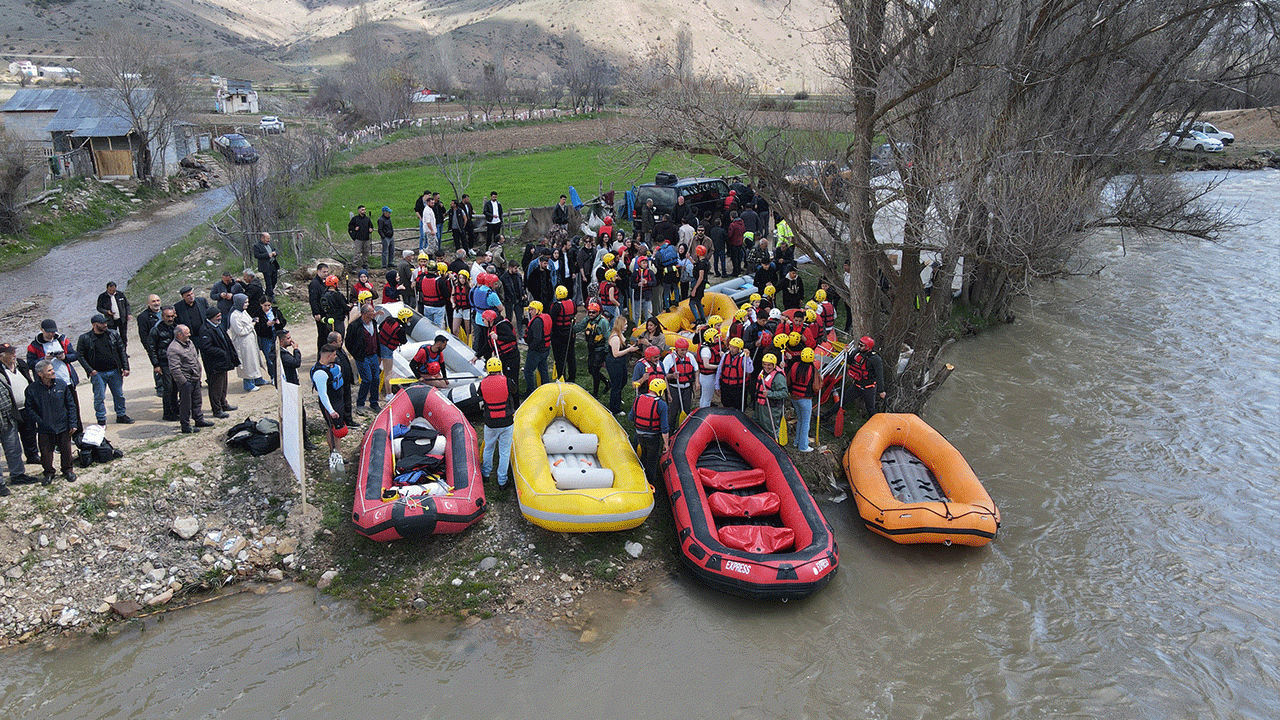 Gümüşhane'deki Kelkit Çayı'nda rafting etkinliği yapıldı