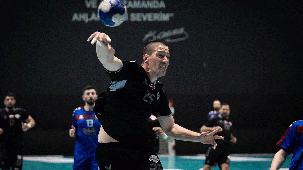 Trabzon’da Hentbol Play-Off Maçında Spor Toto ile Büyükşehir karşılaştı