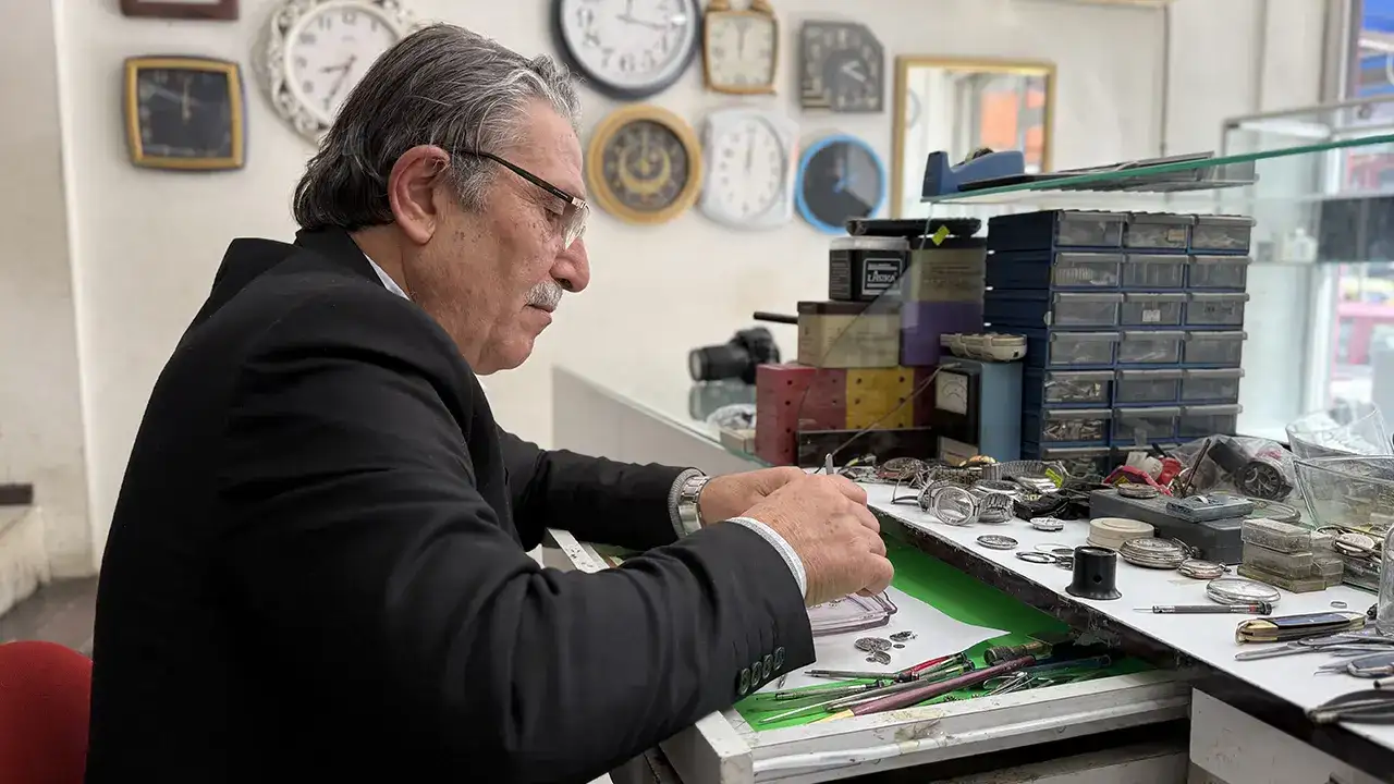 Yomra’da 54 yıllık saat ustalığı: Zamana meydan okuyor