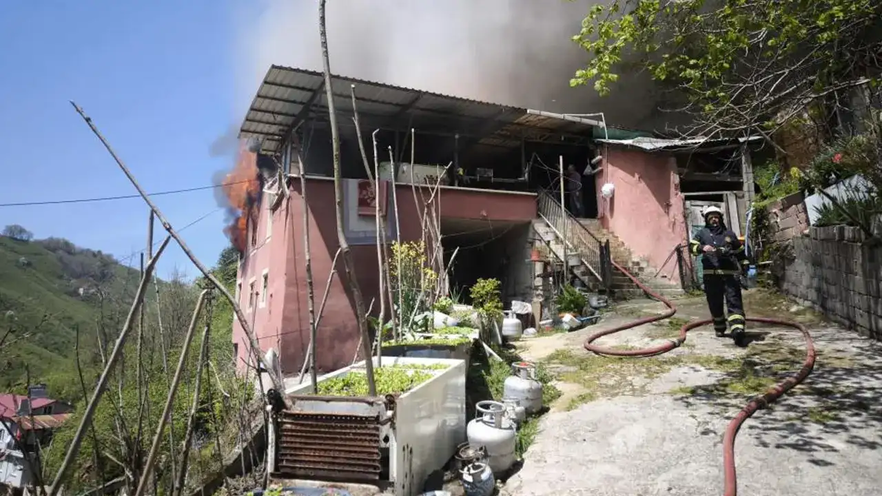 Giresun’da ev yangını: Eşyalar küle döndü
