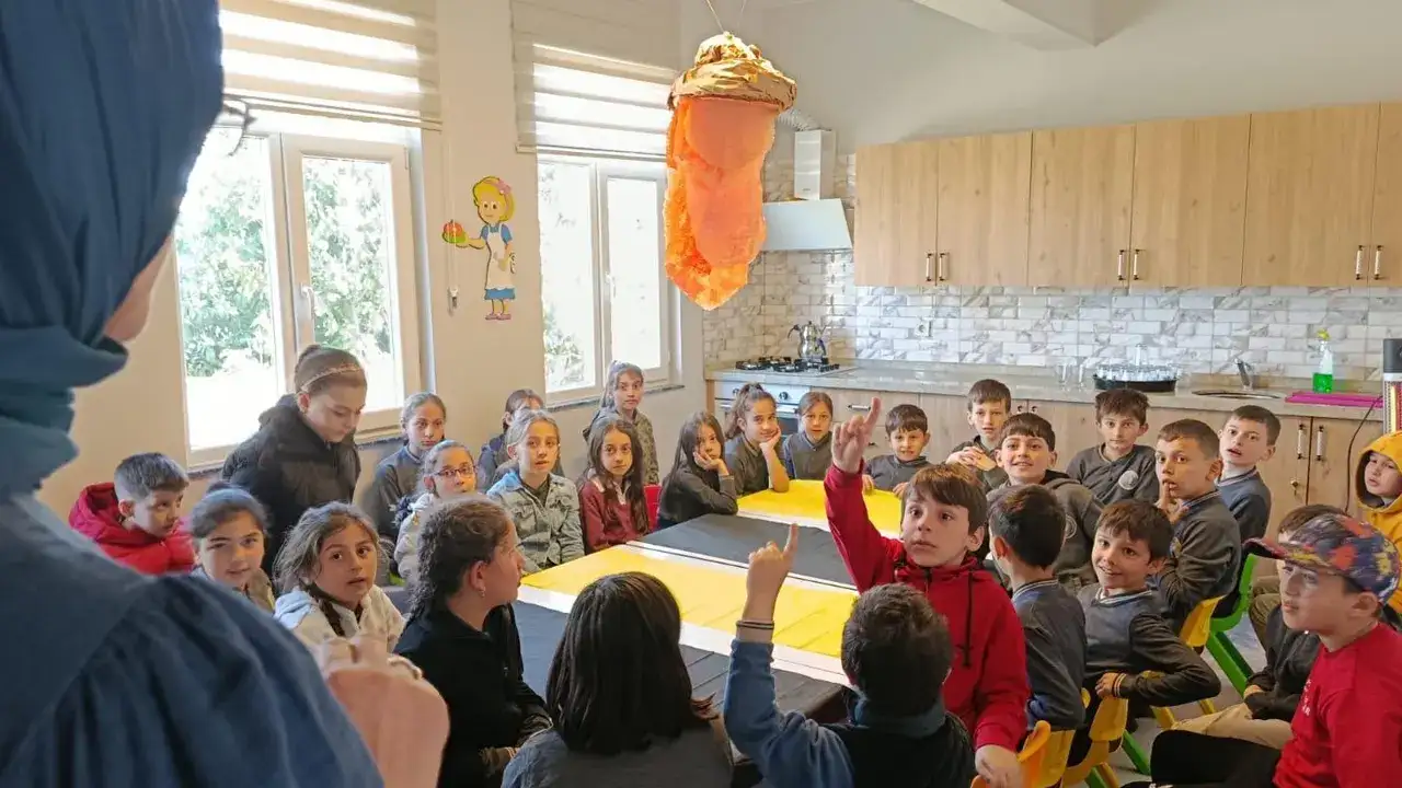 Trabzon’da Çilekli Düşler Köyü’ne öğrencilerden yoğun ilgi