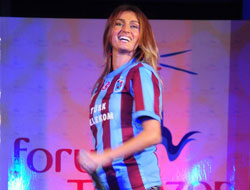 Tuğba Özay'dan Sadri Şener'e...