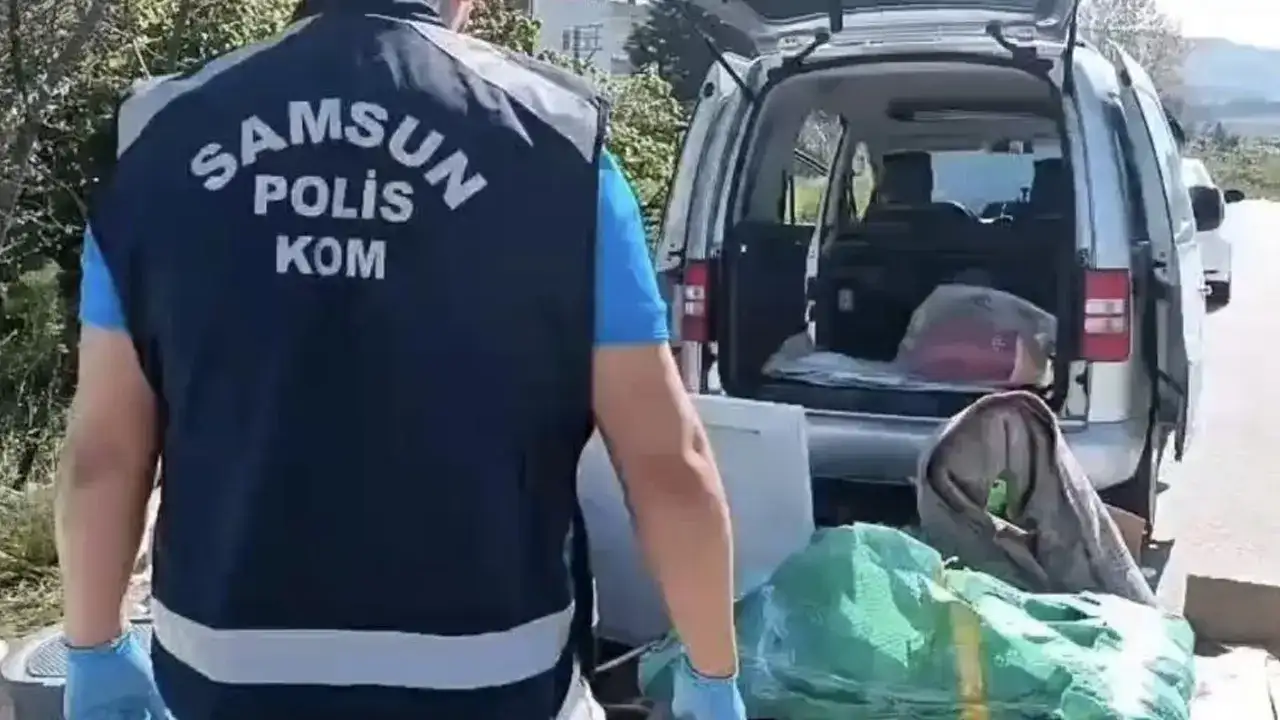 Ev eşyalarının arasına silah gizlediler!