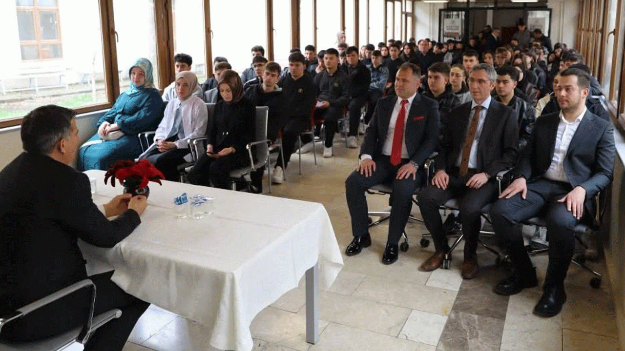 Bayburt Lisesi’nde öğrencilerle kariyer buluşması