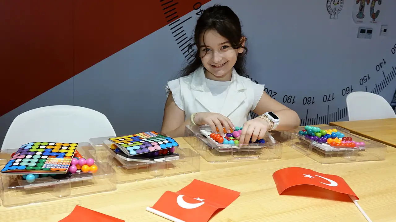 Matematik şampiyonu Lina, yeni zaferini okul saldırısında ölen öğrencilere armağan etti