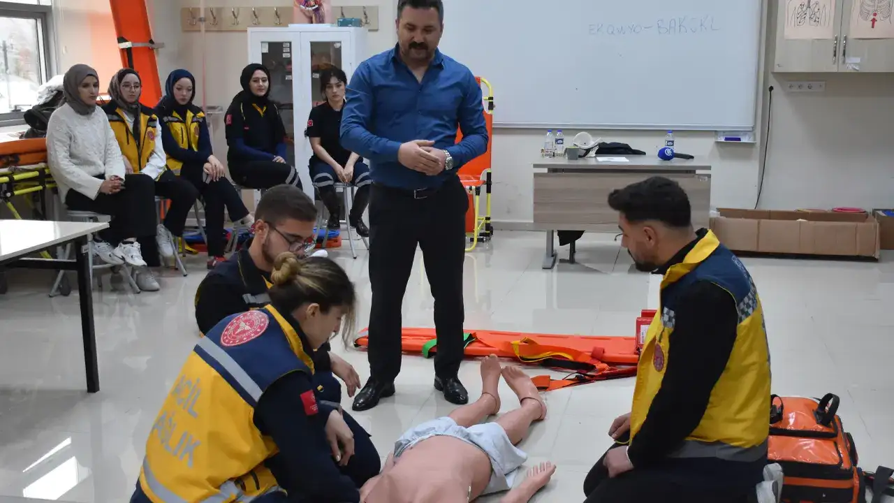 Gümüşhane’de paramedik adayları tatbikatlarla sahaya hazırlanıyor
