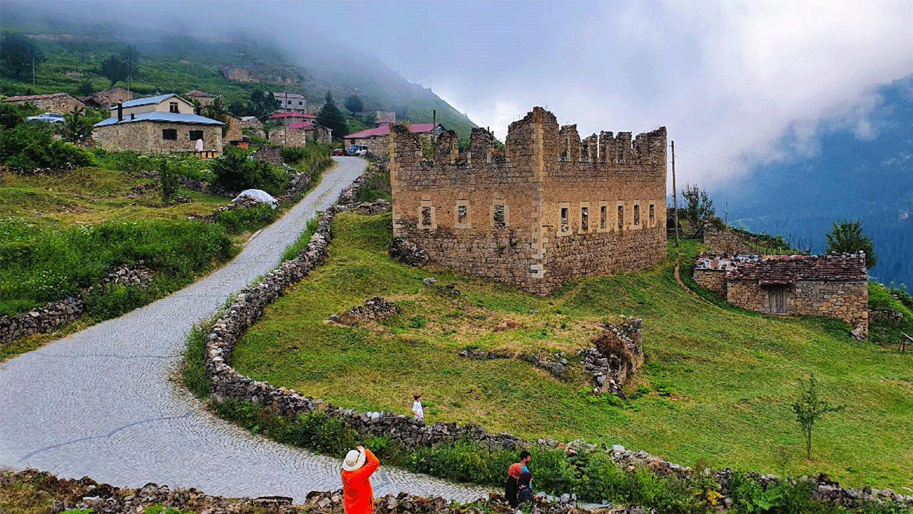 Arsin’de Santa yolunda çalışma: Turizm hattı güçleniyor