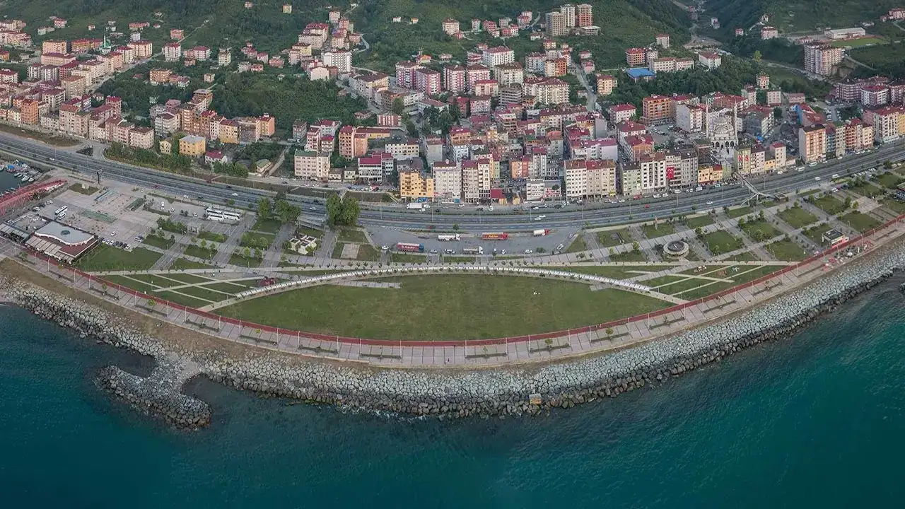 Arsin’de kent meydanı için düğmeye basıldı: Ulu Cami çevresi açılıyor
