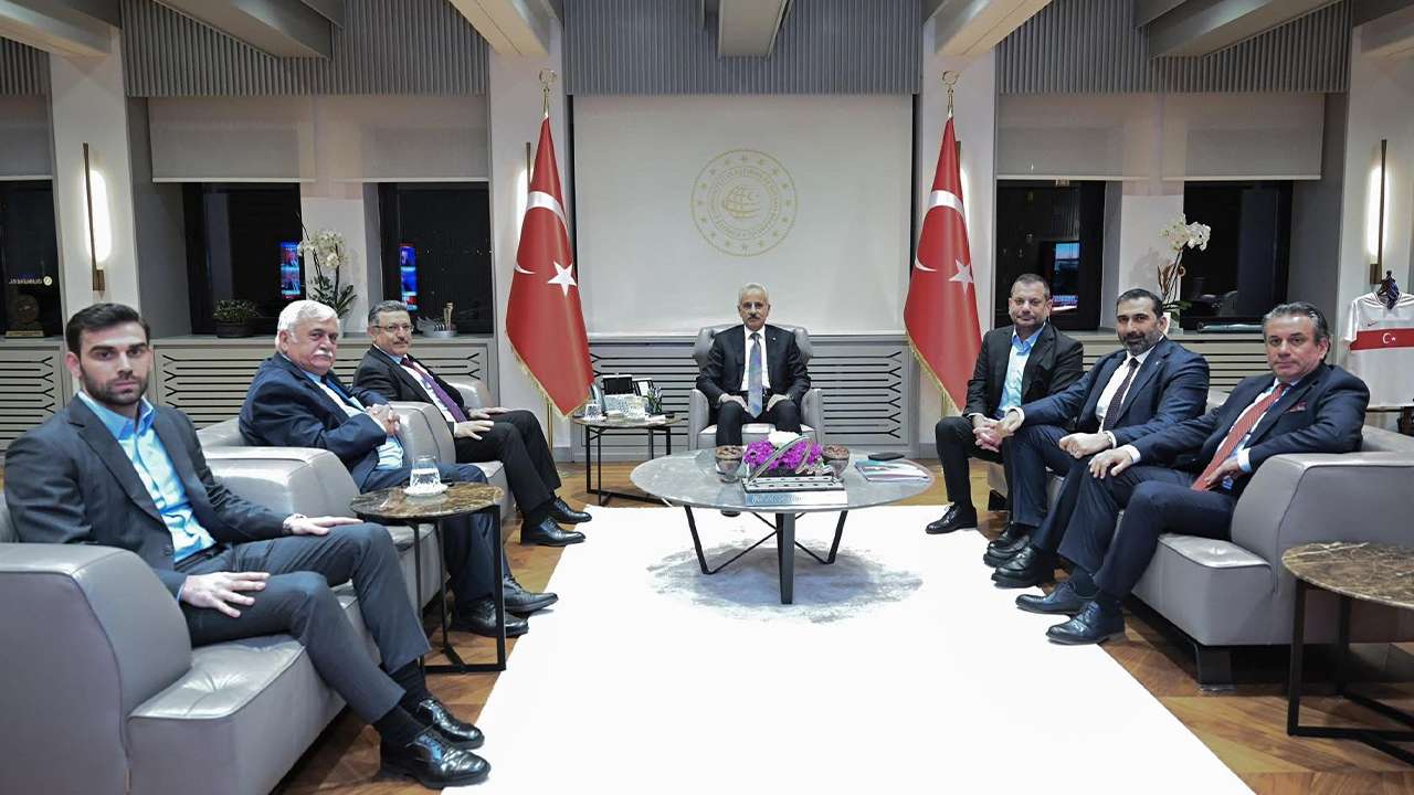 Trabzonlu Başkanlar Ankara’da Bakan Uraloğlu’nun misafiri oldu