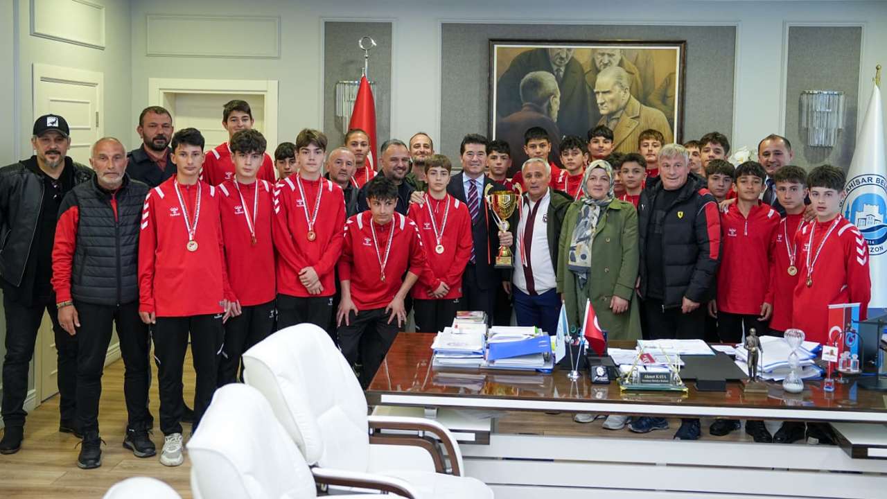 Türkiye Şampiyonu gençlerden Ortahisar’a ziyaret