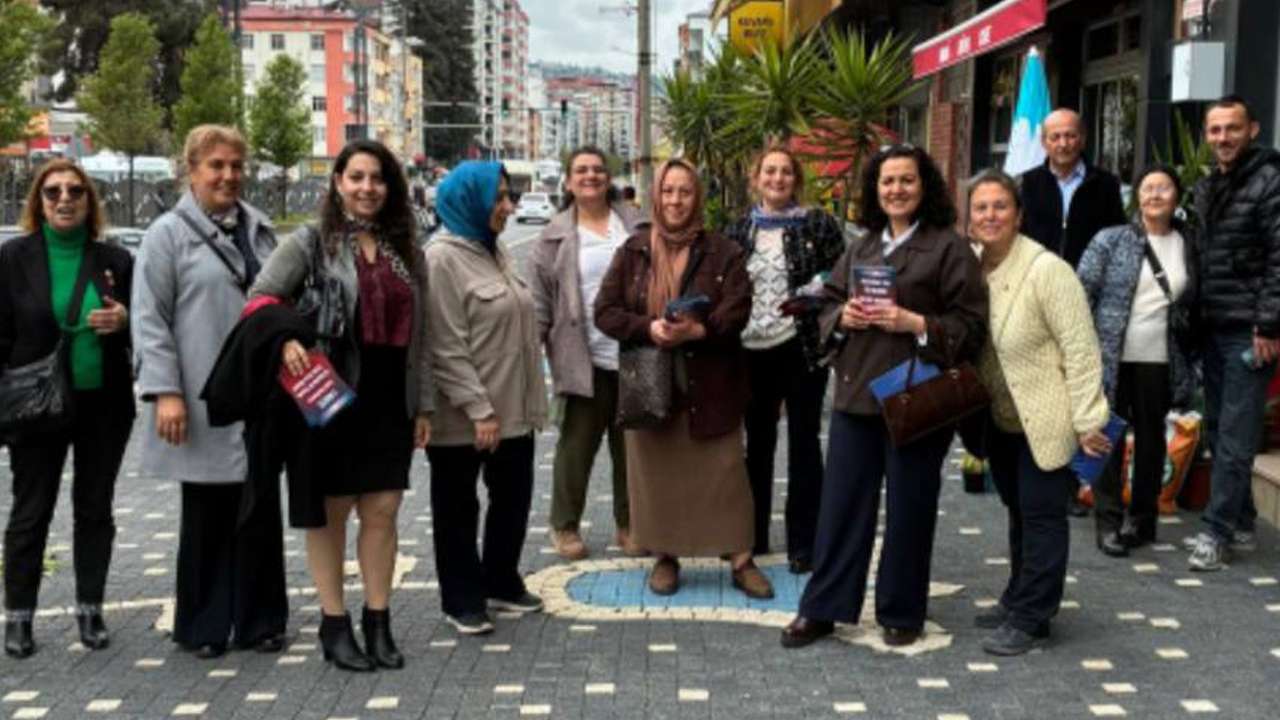 CHP Trabzon Kadın Kolları Yomra’da saha çalışması yaptı