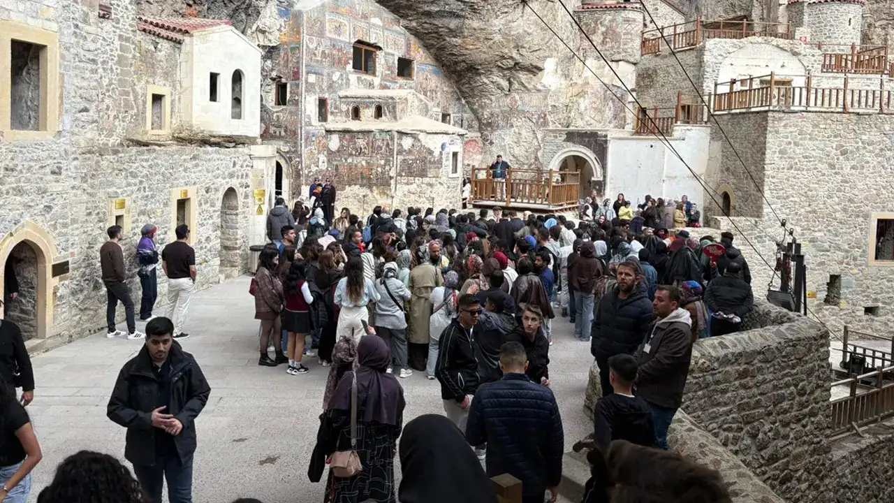 Sümela Manastırı’nda sezon başladı: Ziyaretçi akını