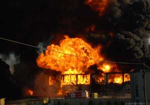 Yatalak hasta yangında öldü