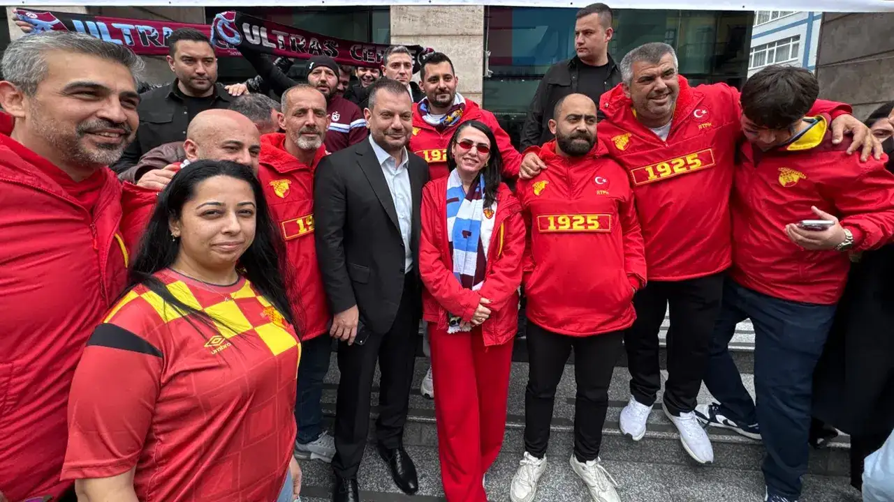 Divan sonrası dikkat çeken anlar: Tribünler birleşti