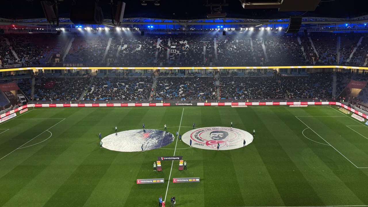 Papara Park’ta renkli görüntüler! Trabzonspor ve Göztepe taraftarları tribünde yerini aldı
