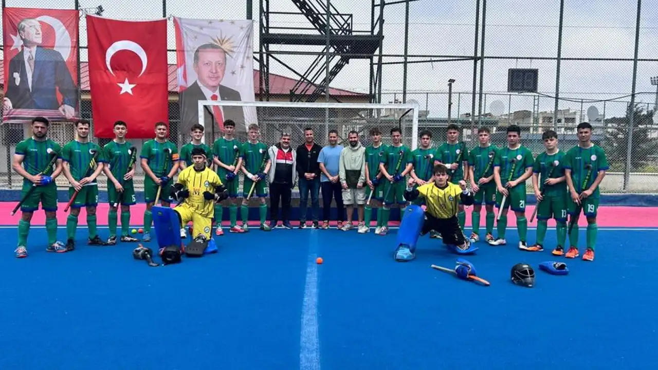 Rize temsilcisi hokeyde Türkiye üçüncüsü oldu