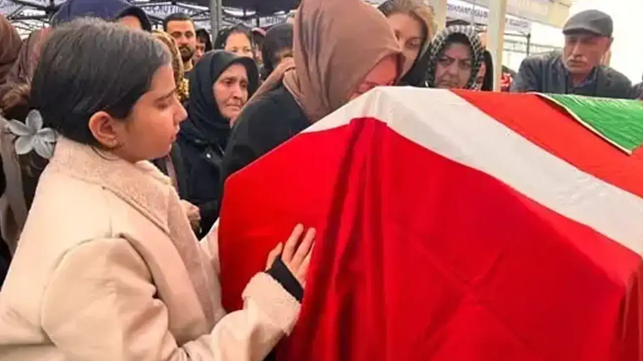 Okul saldırısında hayatını kaybeden kızı için Türk bayrağı istedi! "Cennet kuşum"