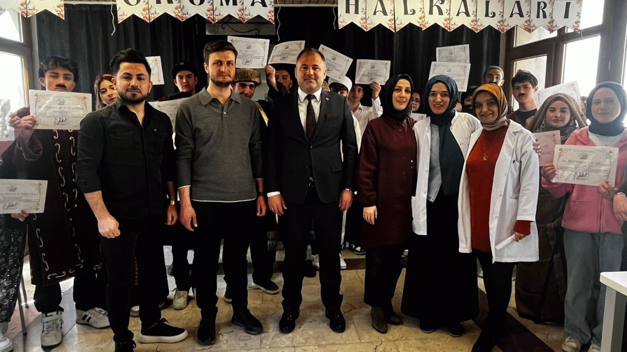 Bayburt Lisesi öğrencileri kitapları sahnede canlandırdı
