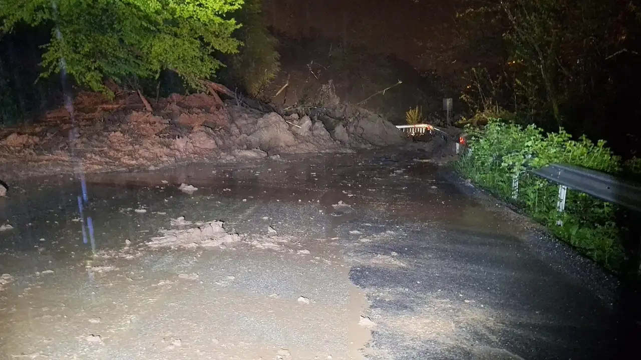 Ordu’da heyelan sonrası kapanan yol yeniden ulaşıma açıldı