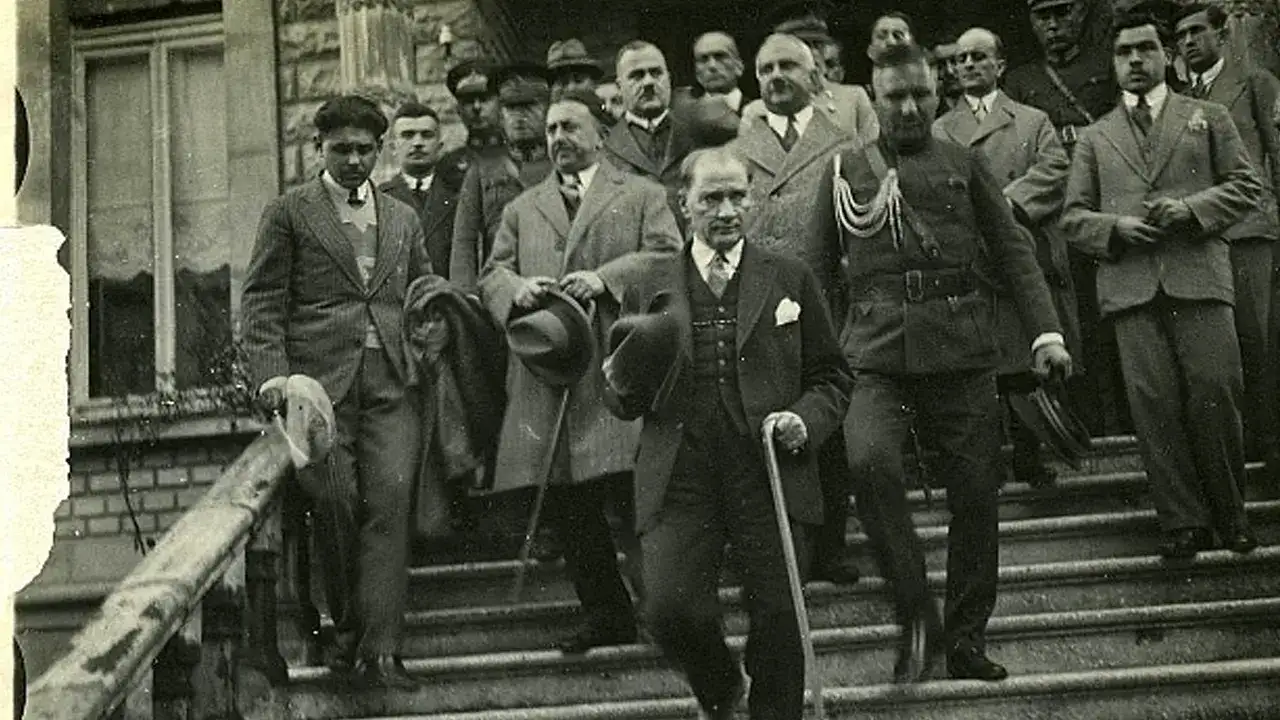 Atatürk'ün  İnönü’ye Trabzon mektubu ortaya çıktı! “Bu sevgi karşısında kelime bulamıyorum”