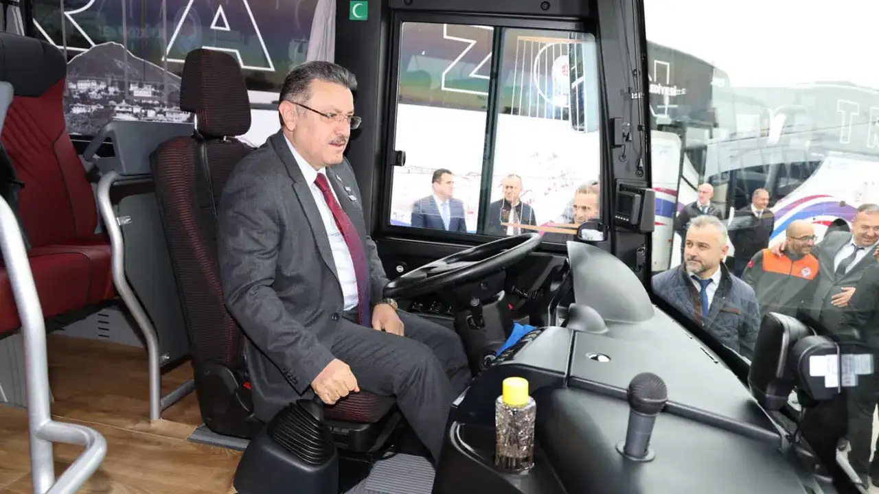 Trabzon Büyükşehir’in sosyal hizmet filosuna 12 yeni otobüs