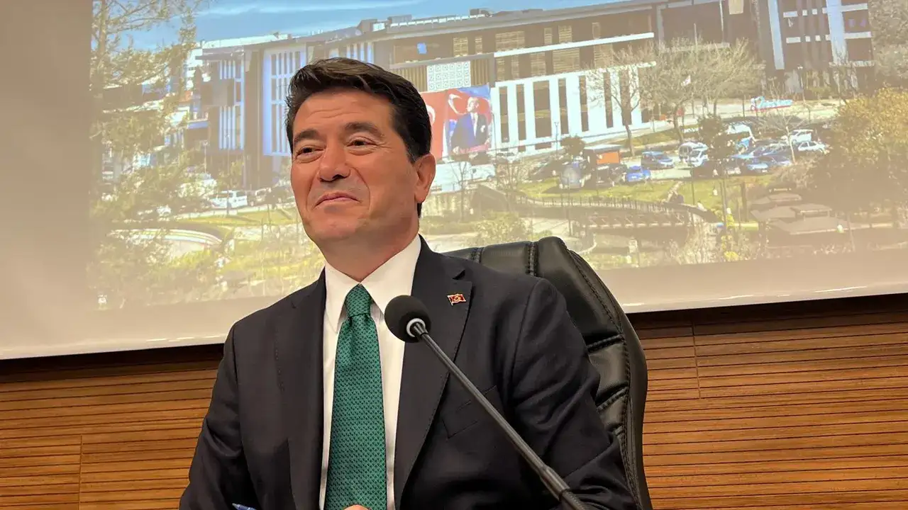 Ortahisar Meclisi gecikmeli başladı: Başkan Kaya tiyatro ziyareti yaptı