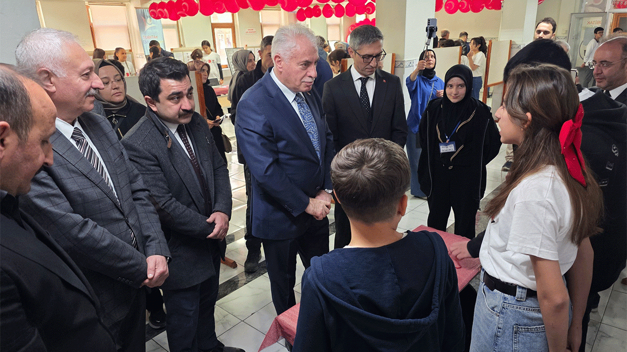 Bayburt Ortaokulu’nda 19 projelik bilim fuarı düzenlendi