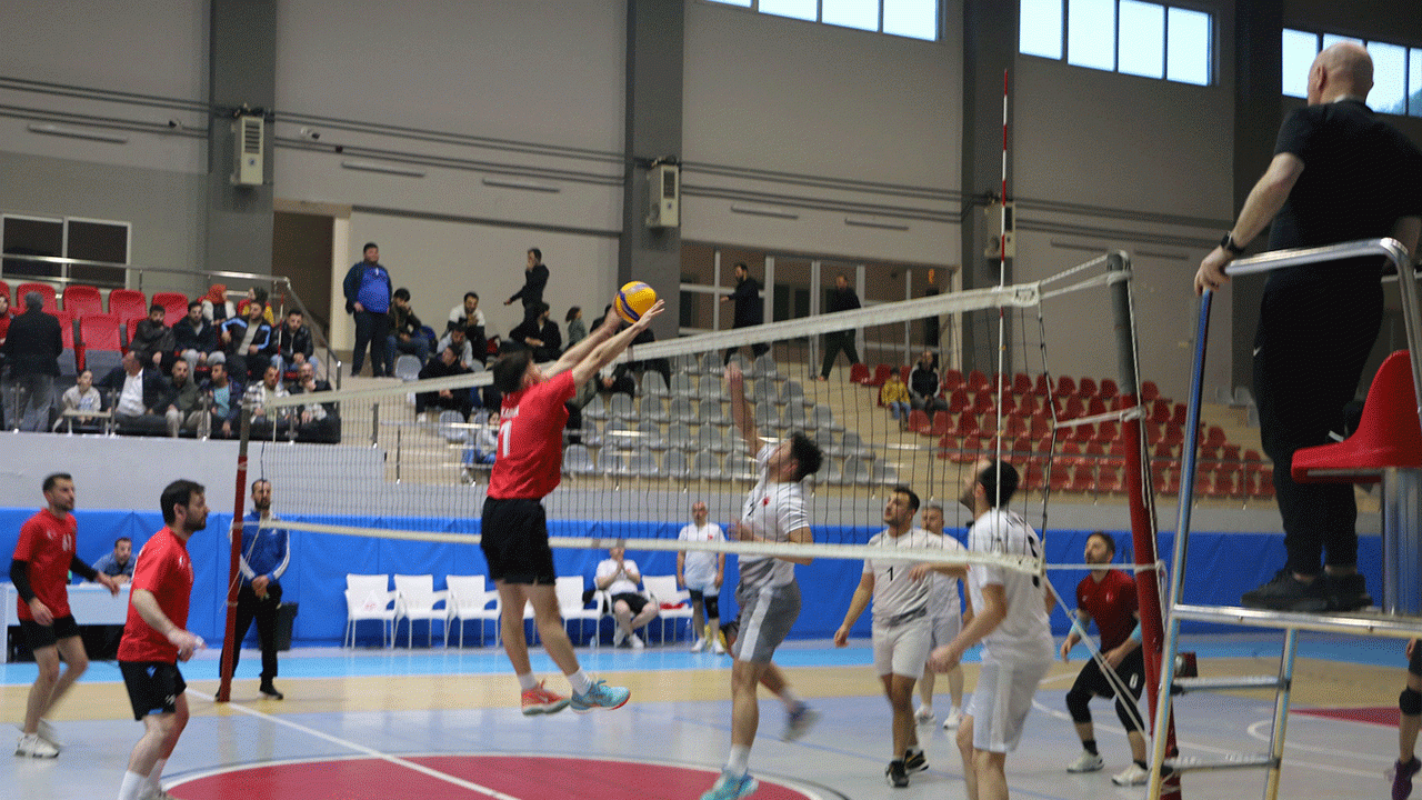 Of’ta Bahar Voleybol Turnuvası’nı İvyanspor kazandı