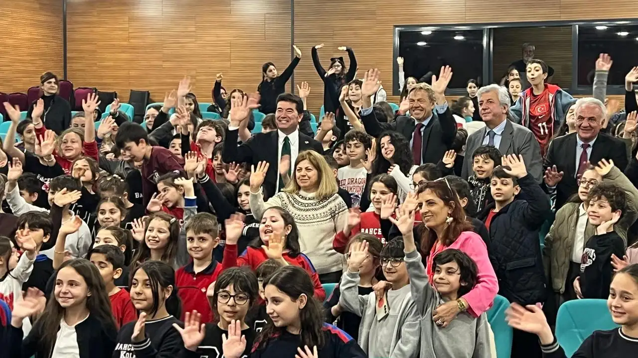 Ortahisar Meclisi gecikmeli başladı: Başkan Kaya tiyatro ziyareti yaptı