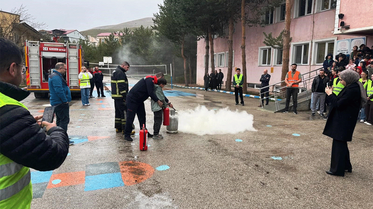 Bayburt’ta öğrencilere yangın güvenliği eğitimi verildi