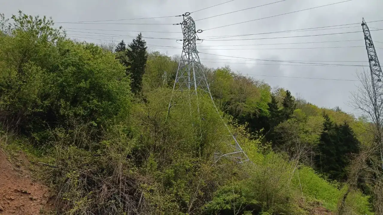 Maçka'da korkutan heyelan! Halk Tedirgin