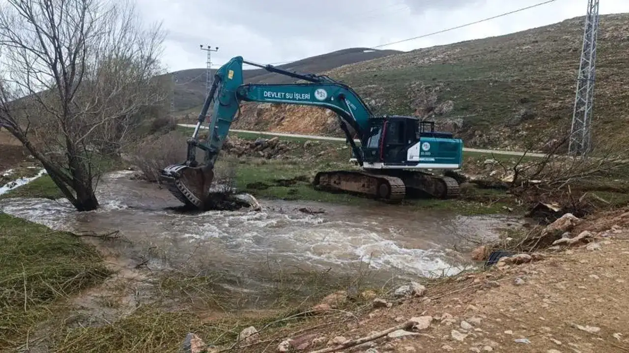 Bayburt’ta taşkın alarmı! DSİ’den derelerde yoğun çalışma