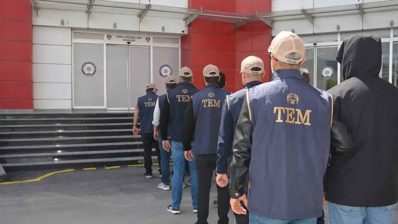 Trabzon dahil 16 ilde FETÖ operasyonu! 23 şüpheli gözaltında