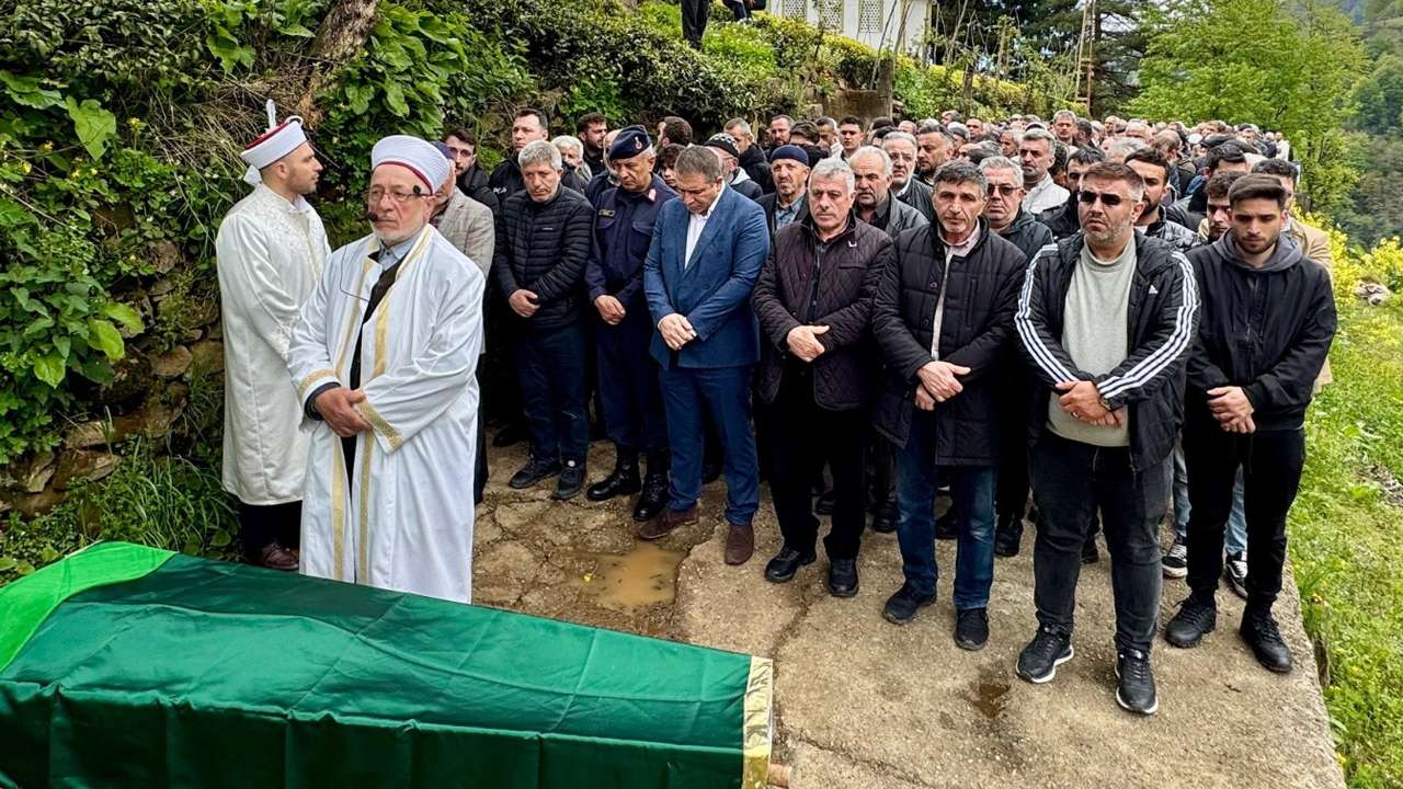 Hayrat’ta gazi annesi son yolculuğuna uğurlandı