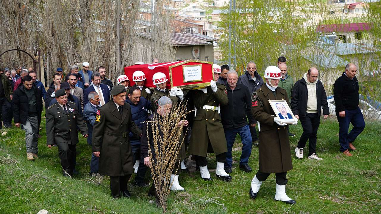 Kızından Kıbrıs gazisi babasına veda: "Babamla gurur duyuyorum"