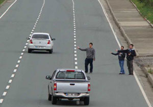 Trabzon'da sahil yolunda tehlike