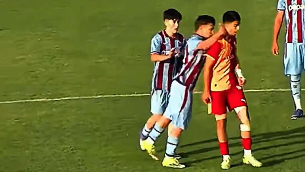 Sahada ortalık karıştı! Trabzonspor kavga sonrası Galatasaray’a gol yağdırdı