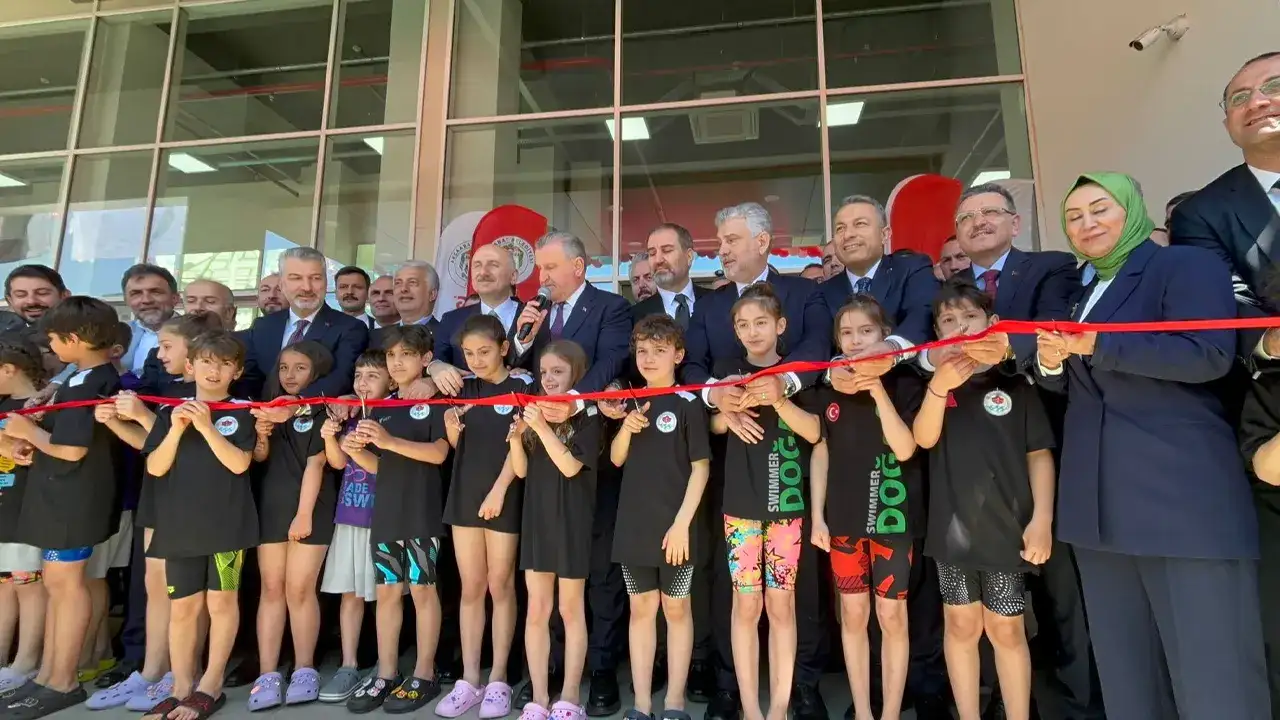 Akçaabat Yarı Olimpik Yüzme Havuzu’nun resmi açılışı yapıldı