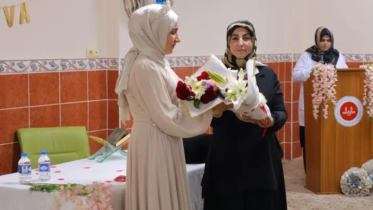 Bayburtlu hafız Kur’an-ı Kerim’i 14 saatte ezbere hatmetti