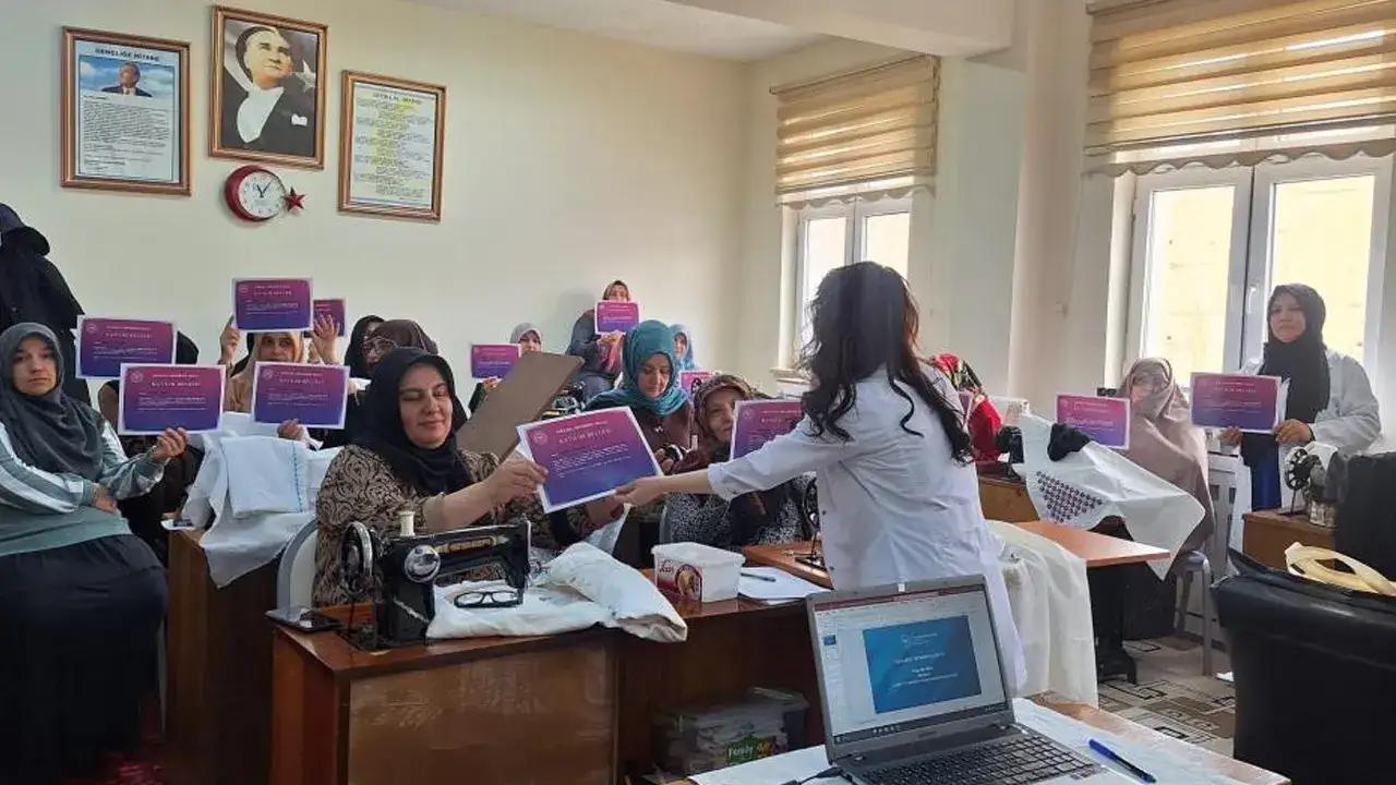 Bayburt’ta kadınlara “Menopoz Okulu” eğitimi veriliyor
