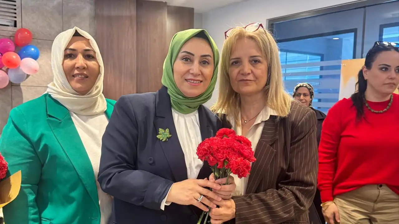 Trabzon’da özel annelere anlamlı ziyaret! Duygu dolu anlar yaşandı