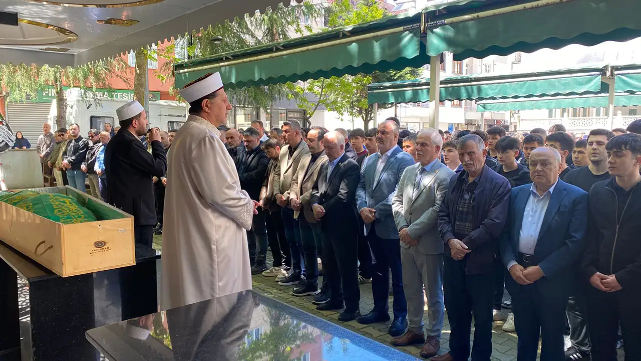 Giresun'da trafik kazasında hayatını kaybeden sürücünün cenazesi defnedildi