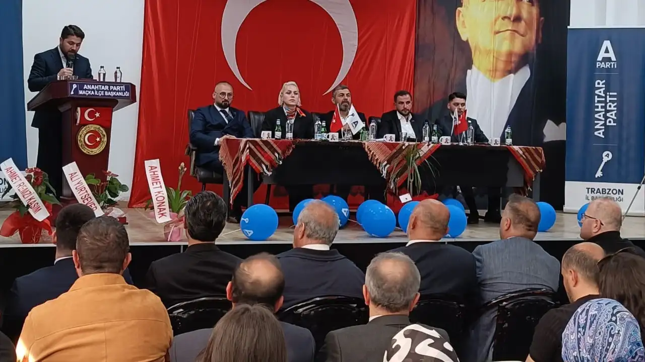 Anahtar Parti Maçka’da güven tazeledi: Köksal Danışmaz yeniden başkan seçildi