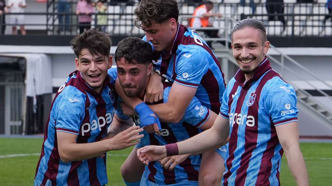 Trabzonspor Beşiktaş deplasmanında hata yapmadı! Gol düellosunda Fırtına Kartal'a aman vermedi!